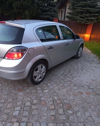 Opel Astra cena 11900 przebieg: 298000, rok produkcji 2011 z Lubraniec małe 46